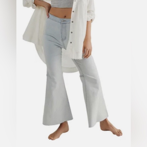 Free People We The Free Youthquake Womens Crop Flare Pants Bleach Light Blue 28 - Picture 1 of 9